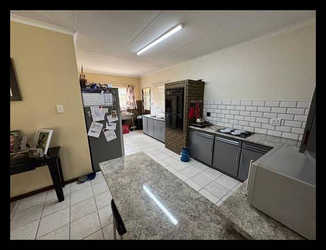 4 BEDROOM HOUSE FOR SALE IN VAN RIEBEECK PARK